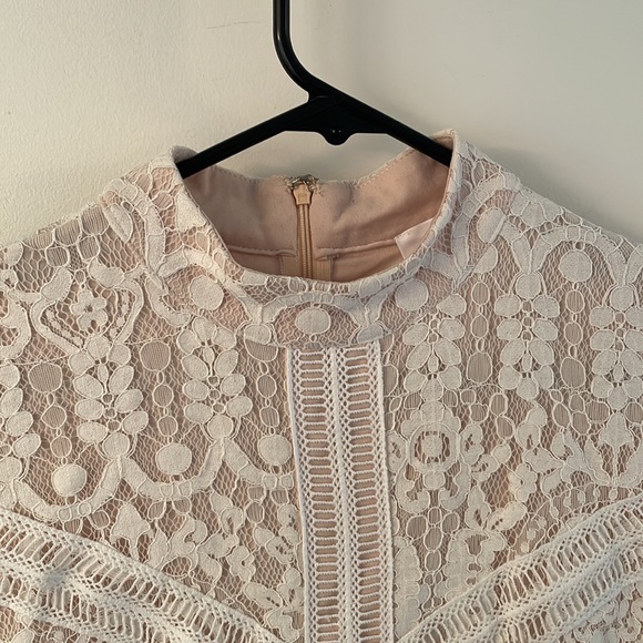 Lace short sleeved dress - Picture 10 of 16